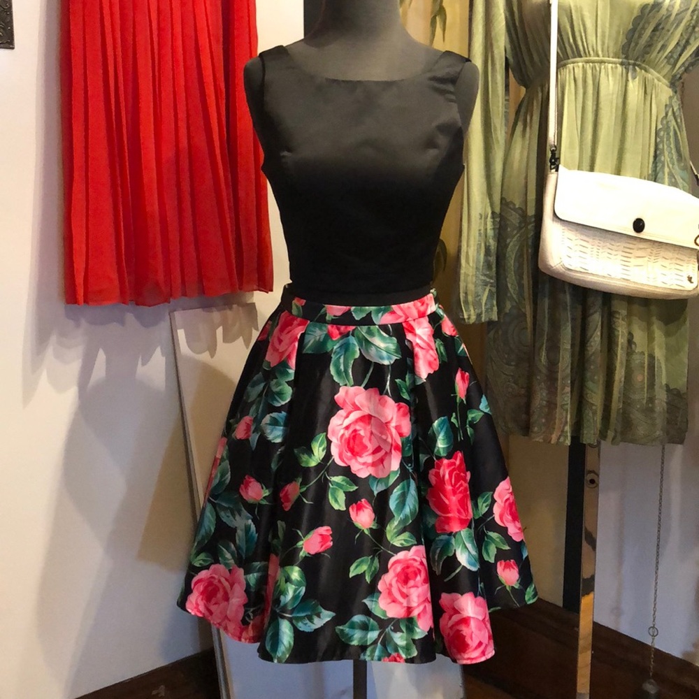 XS 2-pc semi formal skirt and midi top - Picture 1 of 3